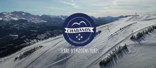 Les pentes enneigées de la station Chabanon