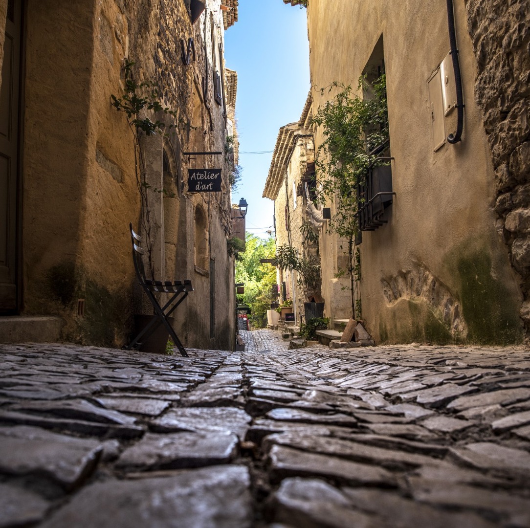 Ruelle de Séguret en automne