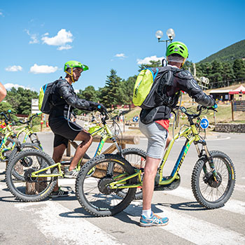 Cyclistes à la station du Mont Serein au pied du Ventoux