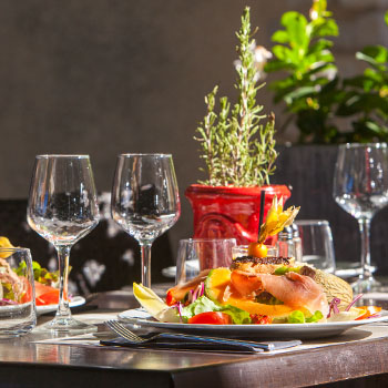 Table de restaurant à Vaison la Romaine